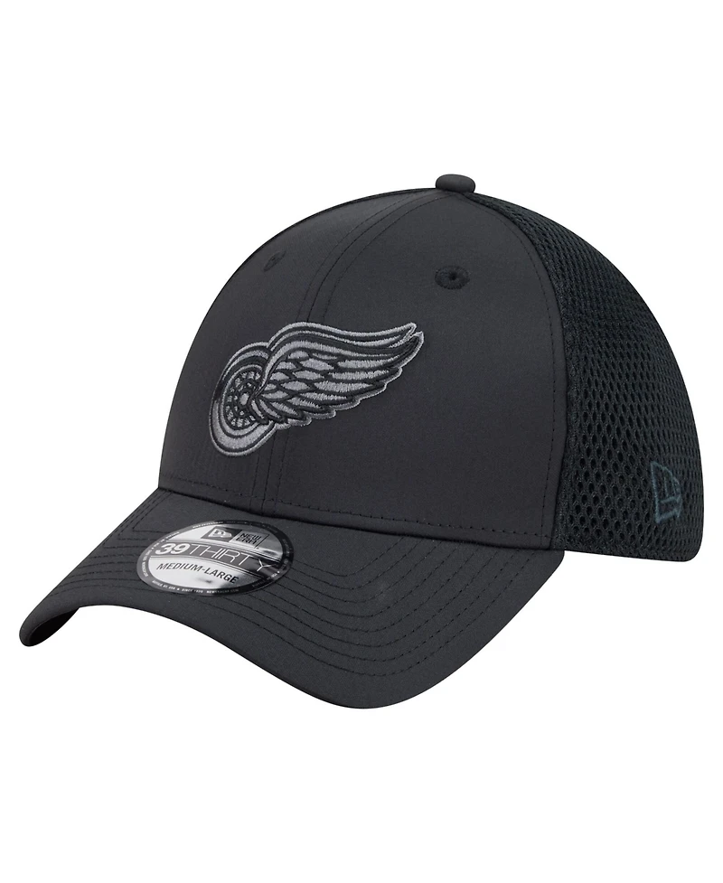 New Era Men's Black Detroit Red Wings Blackout 39THIRTY Flex Fit Hat
