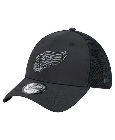 New Era Men's Black Detroit Red Wings Blackout 39THIRTY Flex Fit Hat