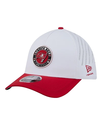 New Era Men's White/Red Tampa Bay Buccaneers Patch 39THIRTY A-Frame M-Crown Perforated Flex Hat