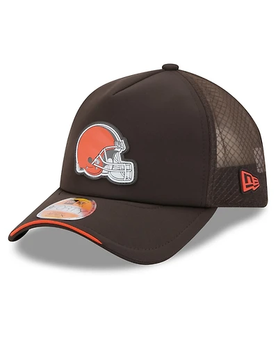 New Era Men's Brown Cleveland Browns 2026 Sideline Apex 9FORTY Adjustable Trucker Hat