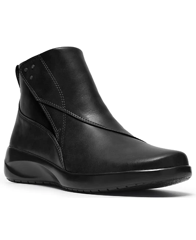 Clarks Women's Kaetlyn Flow Round Toe Booties