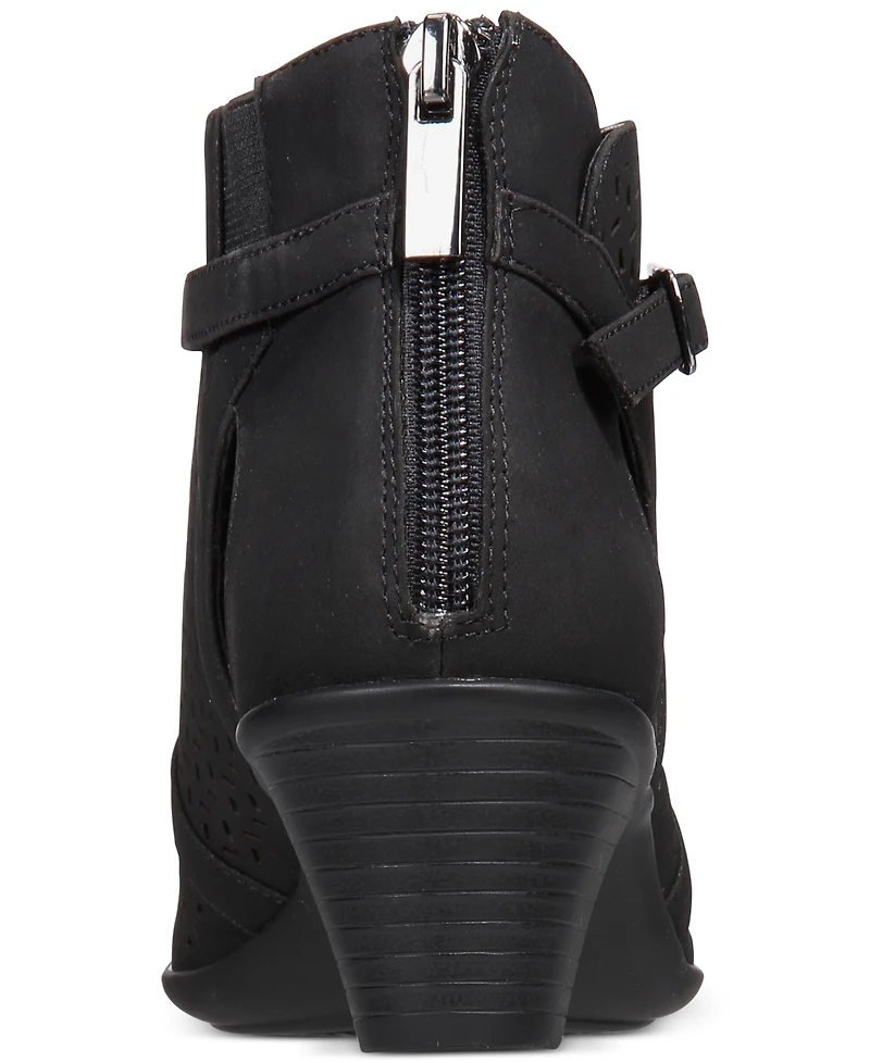 Easy Street Carrigan Sandals