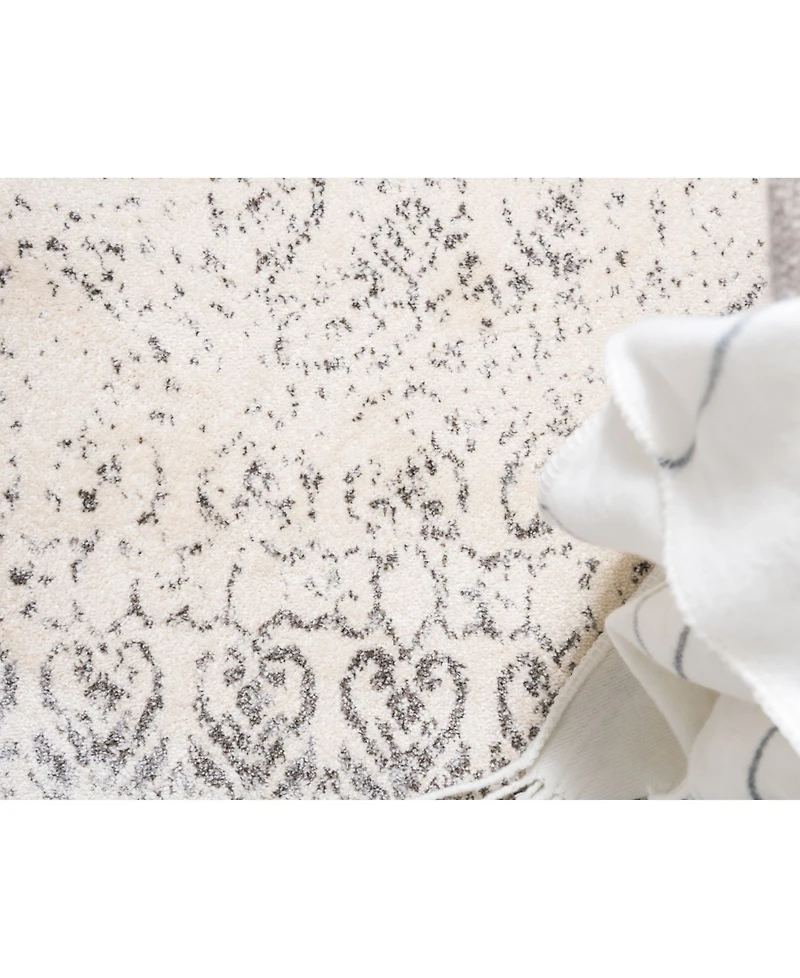 Bayshore Home Lyon Lyo2 5' x 8' Area Rug