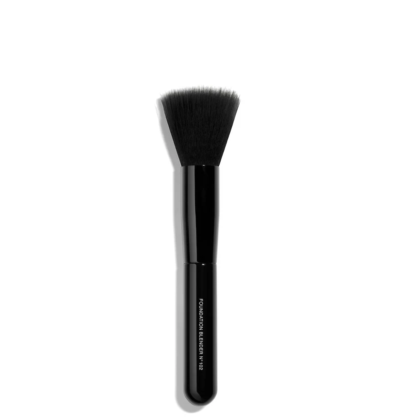 LES PINCEAUX DE CHANEL Foundation Blender Brush N°102