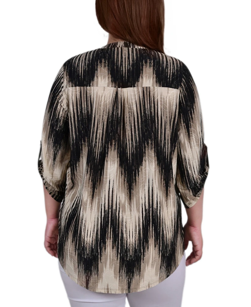 Plus 3/4 Roll Tab Sleeve Y-Neck Top
