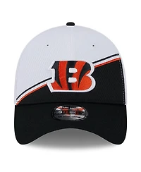 Men's New Era White, Black Cincinnati Bengals 2023 Sideline 39THIRTY Flex Hat