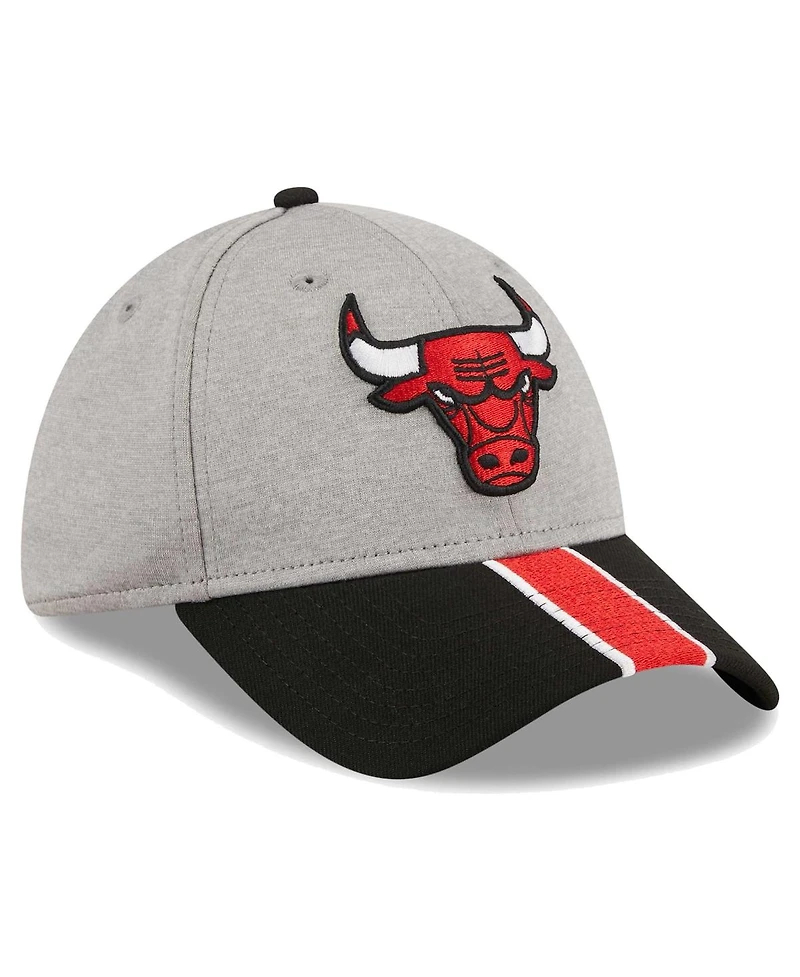 Men's New Era Gray, Black Chicago Bulls Striped 39THIRTY Flex Hat
