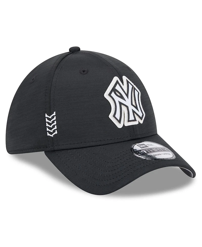 Men's New Era Black New York Yankees 2024 Clubhouse 39THIRTY Flex Fit Hat