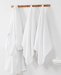 Christian Siriano Solid Bath Towel Set and Robe Gift Box
