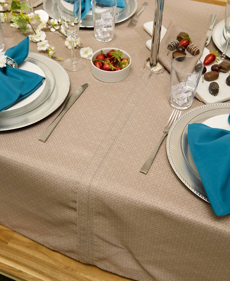 Design Imports Lattice Print Outdoor Tablecloth with Zipper 60 Round