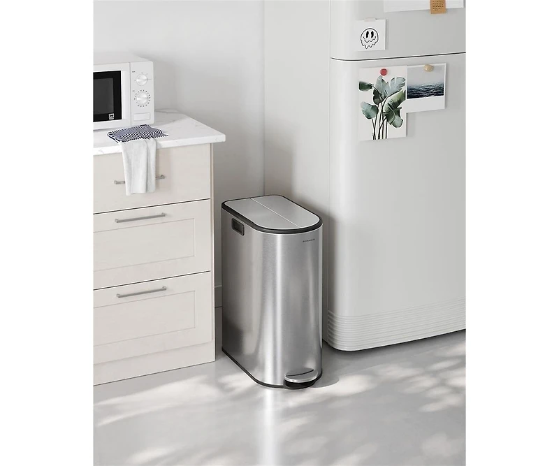 Slickblue Garbage Can with Wing Lids for Easy Access and Convenient Waste Management