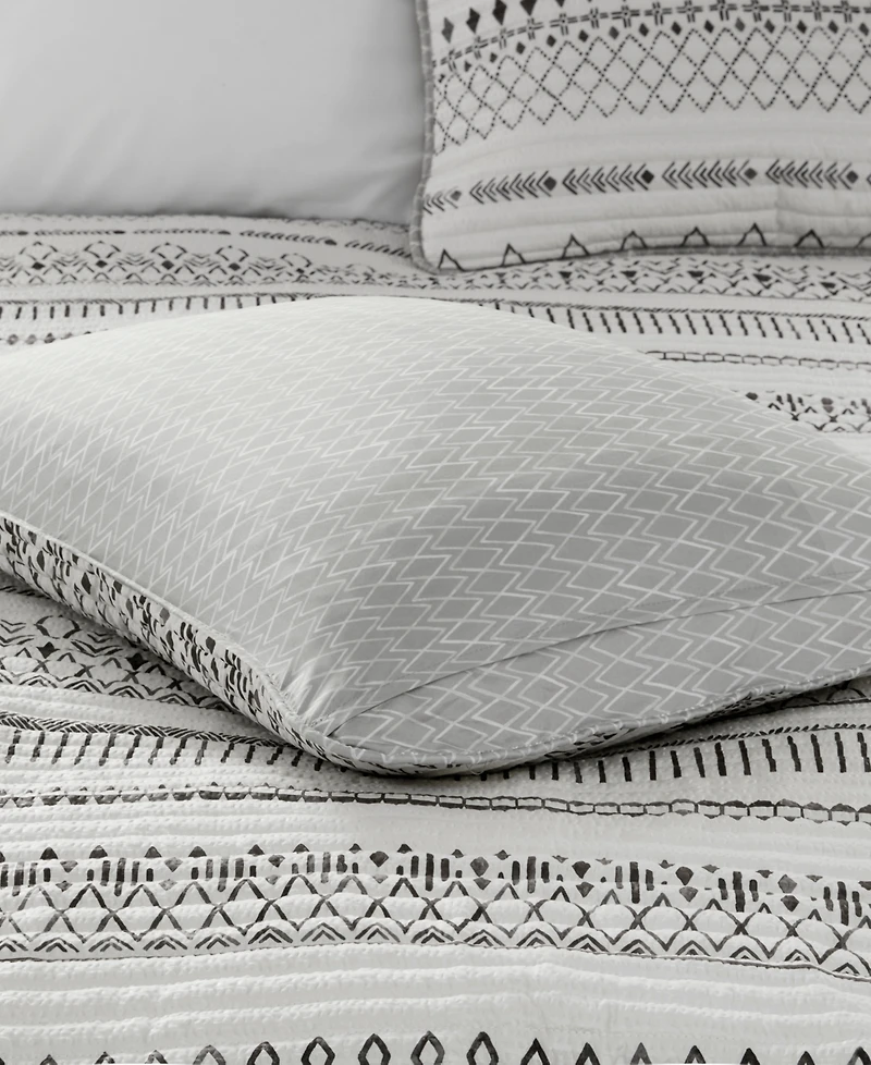 Madison Park Fraser Reversible Printed Microfiber Seersucker 3-Pc. Quilt Set, King/California King