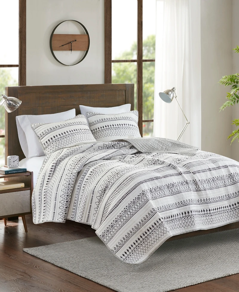 Madison Park Fraser Reversible Printed Microfiber Seersucker 3-Pc. Quilt Set, Full/Queen