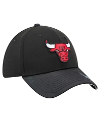 New Era Men's Black Chicago Bulls Sport Night Visor Hit 39THIRTY Flex Hat