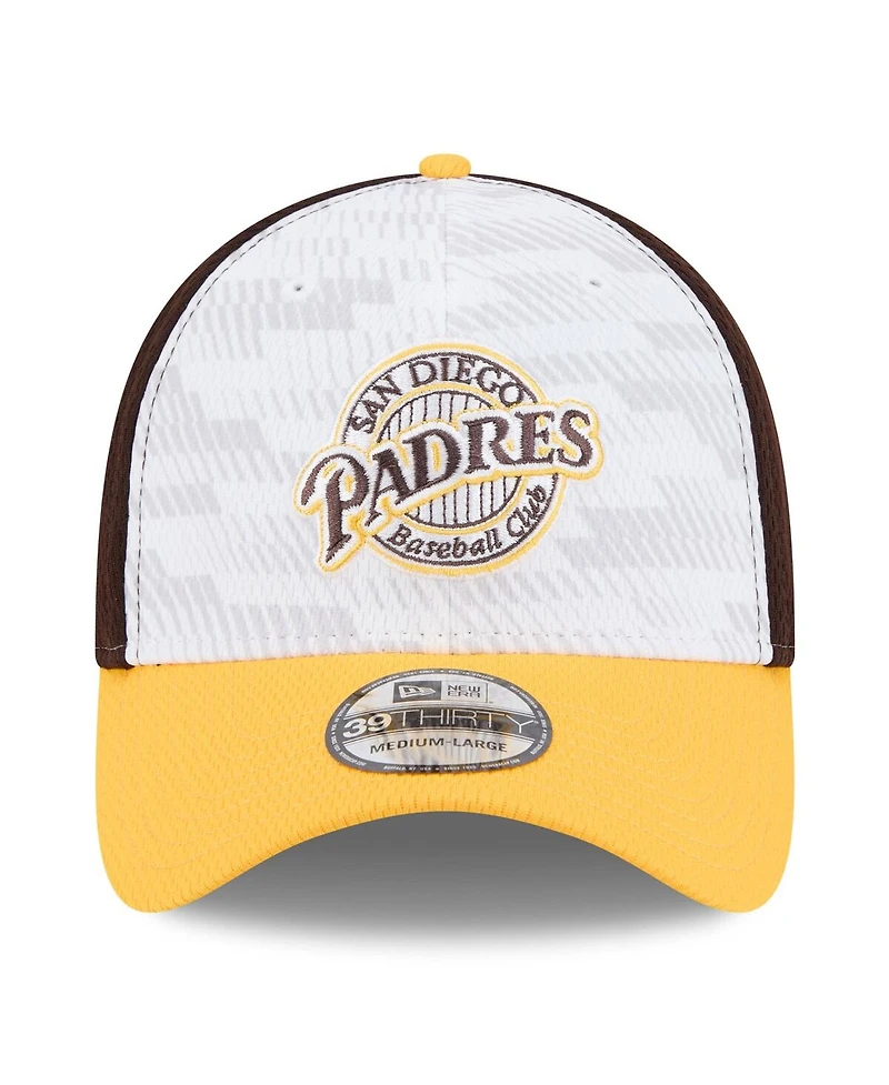 New Era Men's Brown/Gold San Diego Padres 2025 Mlb Clubhouse 39THIRTY Flex Hat