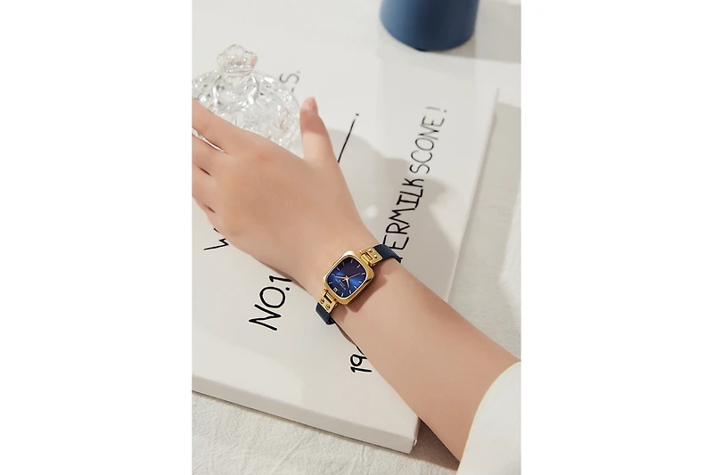 Women's Watch 22×26mm Rectangle Mother-of-pearl or Brushed Sunburst Dial Victoria Hyde