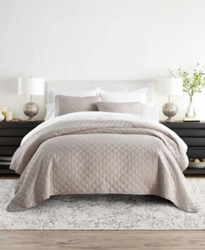 Ienjoy Home Diamond Stitch Lightweight Quilt Sets
