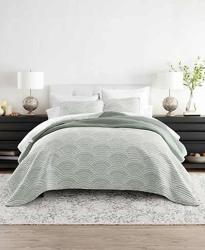 ienjoy Home Scallop Reversible 3-Pc. Lightweight Quilt Set, King/California King