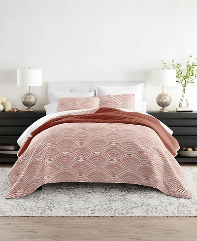 ienjoy Home Scallop Reversible 3-Pc. Lightweight Quilt Set, King/California King