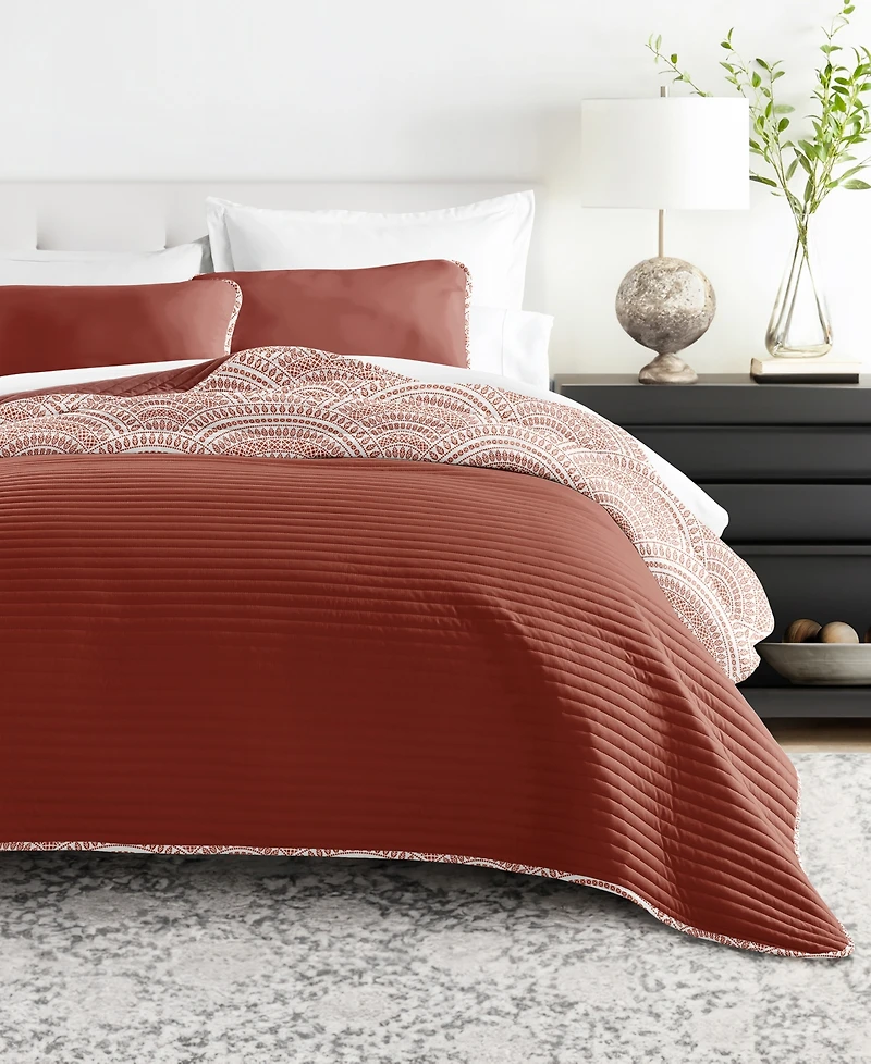 ienjoy Home Scallop Reversible 3-Pc. Lightweight Quilt Set, King/California King