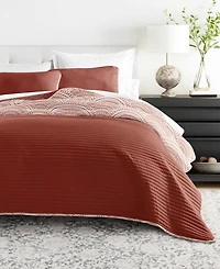 ienjoy Home Scallop Reversible 3-Pc. Lightweight Quilt Set, King/California King
