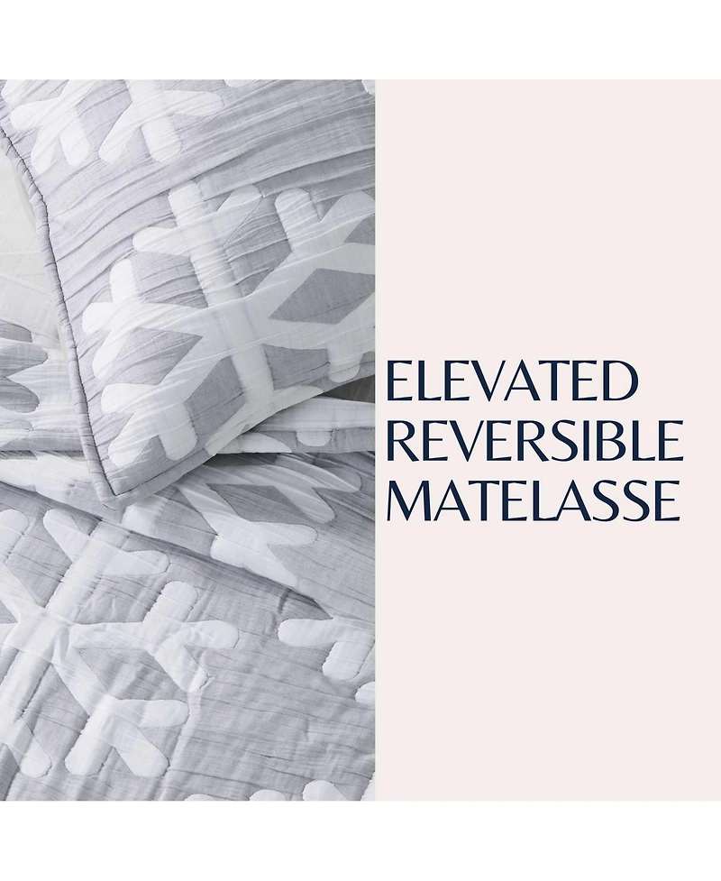 Winter-Themed Snowflake Matelasse Quilt Set with Shams