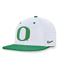 Nike Men's White Oregon Ducks On-Field Dugout True Performance Fitted Hat