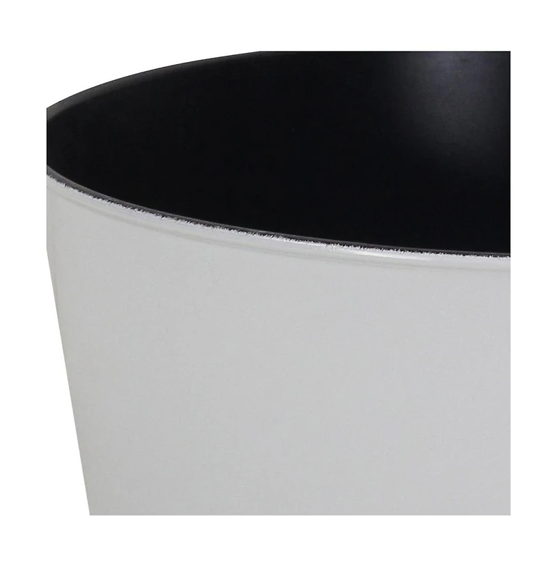 Sturdy Round Plastic Flower Pot for Patio Balcony and Yard Outdoor Decor