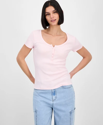 Hippie Rose Juniors' Ribbed Henley Longline T-Shirt