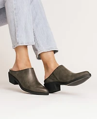 Journee Collection Women's Tomeka Pointed Toe Mules
