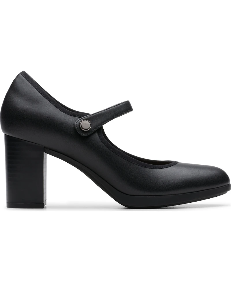 Clarks Women's Bayla Lily Round Toe Pumps