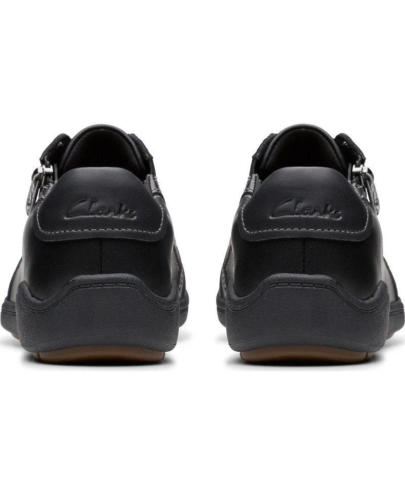 Clarks Women's Bryianne Bayla Round Toe Sneakers