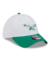 New Era Men's White/Kelly Green Philadelphia Eagles 2025 Nfl Training Camp Throwback Logo 39THIRTY Flex Hat