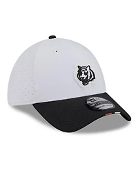 New Era Men's White/Black Cincinnati Bengals 2025 Nfl Training Camp 39THIRTY Flex Hat