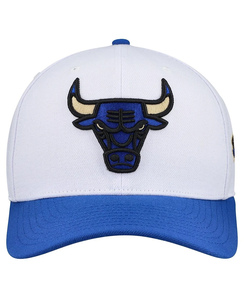 Mitchell & Ness Men's White Chicago Bulls Core Pro Crown Adjustable Hat