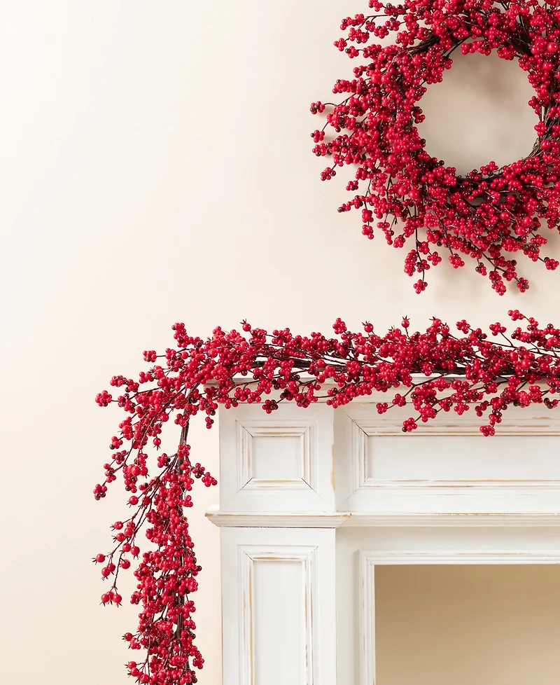 Glitzhome 6 ft Plastic Christmas Berries Garland
