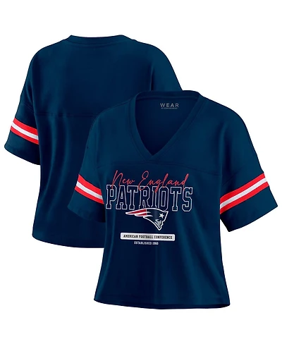 Wear by Erin Andrews Women's Navy New England Patriots Color Block Boxy Modest Crop V-Neck T-Shirt