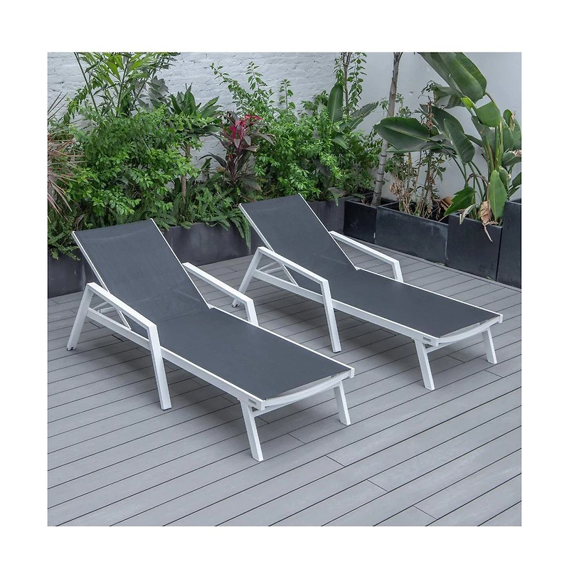 LeisureMod Lounge Chair With Armrests in Aluminum Frame