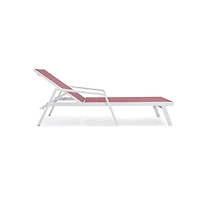 LeisureMod Lounge Chair With Armrests in White Aluminum Frame