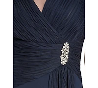 Jessica Howard Women's Sleeveless V-Neck Gown