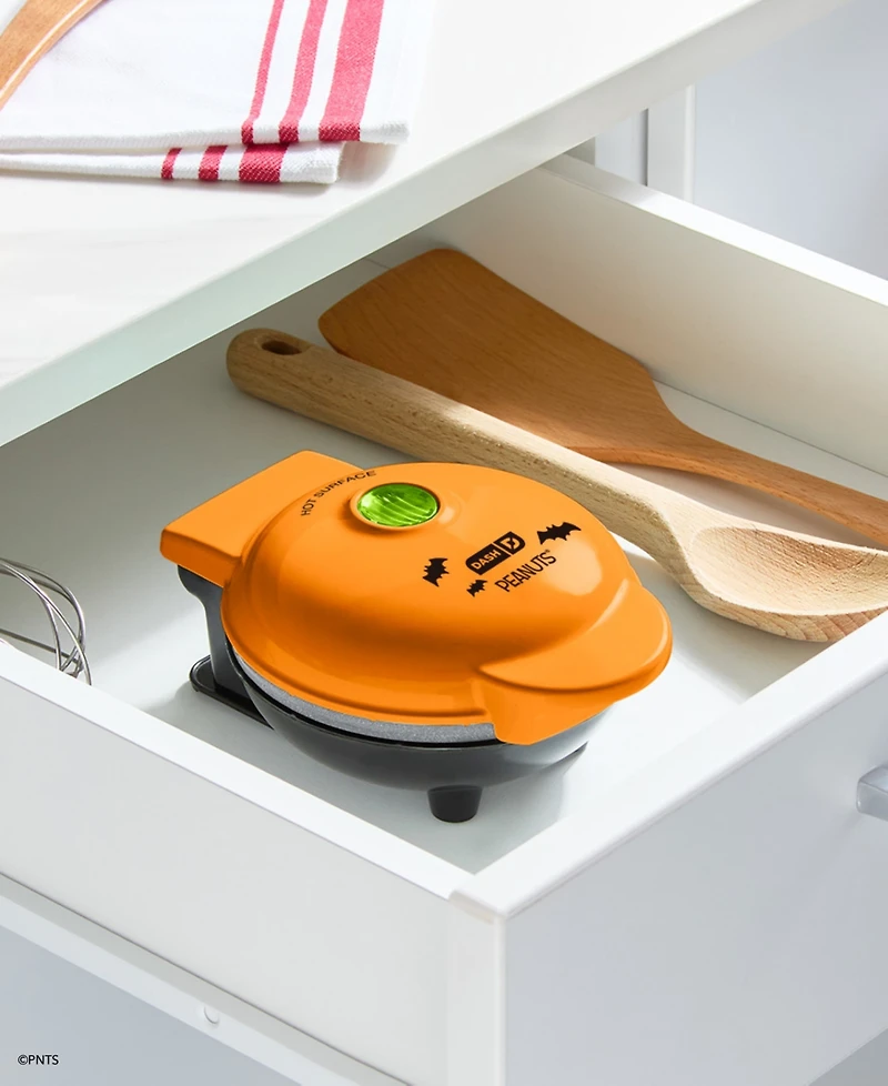 Dash Peanuts Snoopy Jack-o-Lantern Mini Waffle Maker