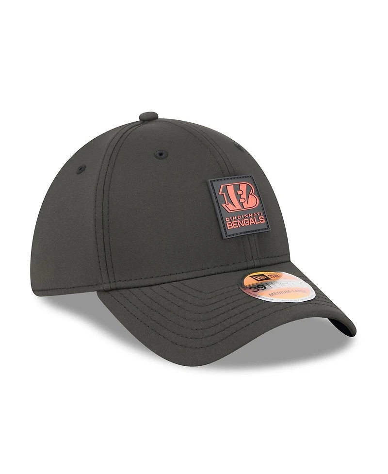 New Era Men's Black Cincinnati Bengals 2025 Sideline 39THIRTY Flex Hat