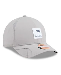 New Era Men's Gray New England Patriots 2025 Sideline M-crown 9FORTY Adjustable Hat