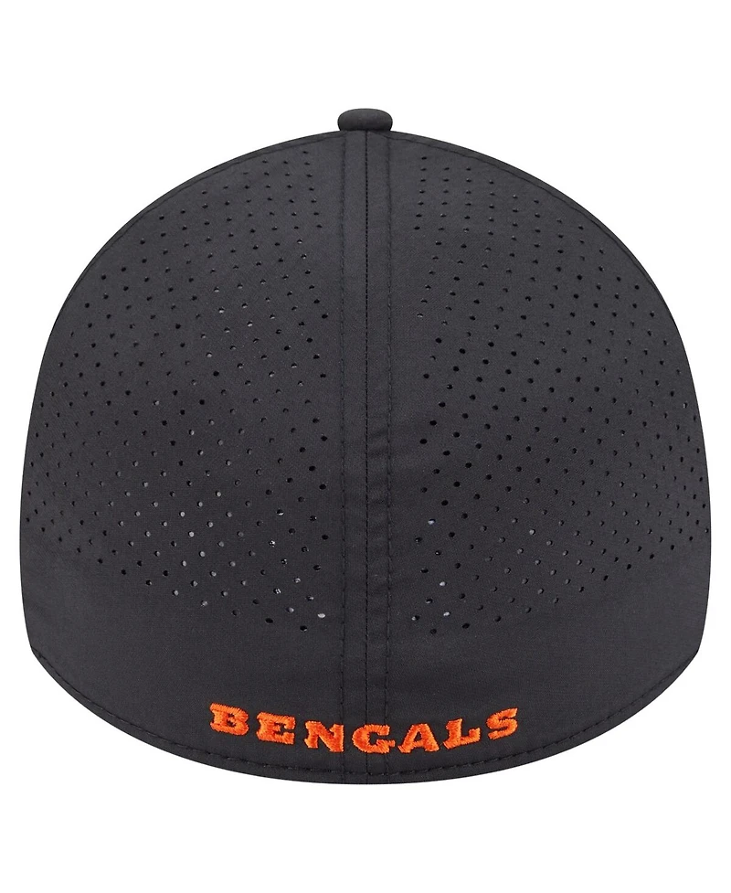 New Era Men's Black Cincinnati Bengals Perforated 39THIRTY Flex Hat