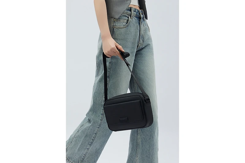Women's Waterproof over shoulder bag - Multi-Pocket Crossbody Victoria Hyde Sidney