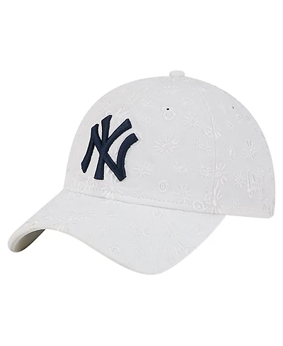 New Era Women's White New York Yankees Floral Mesh 9TWENTY Adjustable Hat