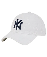 New Era Women's White New York Yankees Floral Mesh 9TWENTY Adjustable Hat
