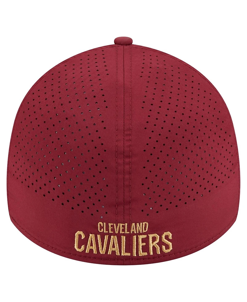 New Era Men's Wine Cleveland Cavaliers Featherweight Poly Rope Flex 39Thirty Hat