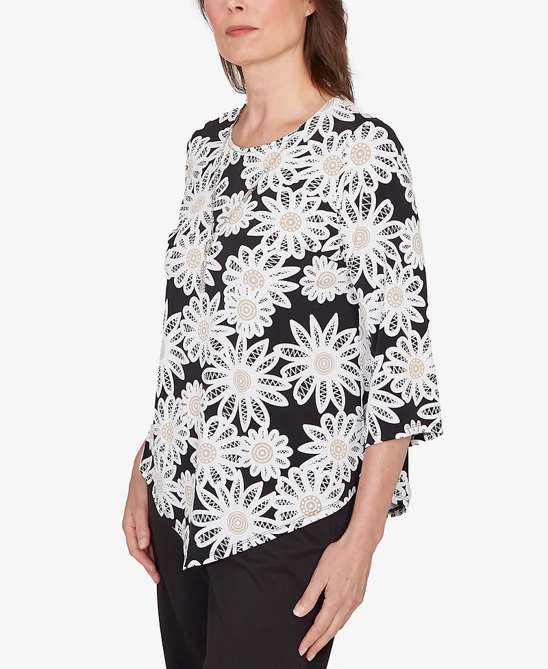 Alfred Dunner Petite Classic Daisy Pointed Hem Top with Necklace