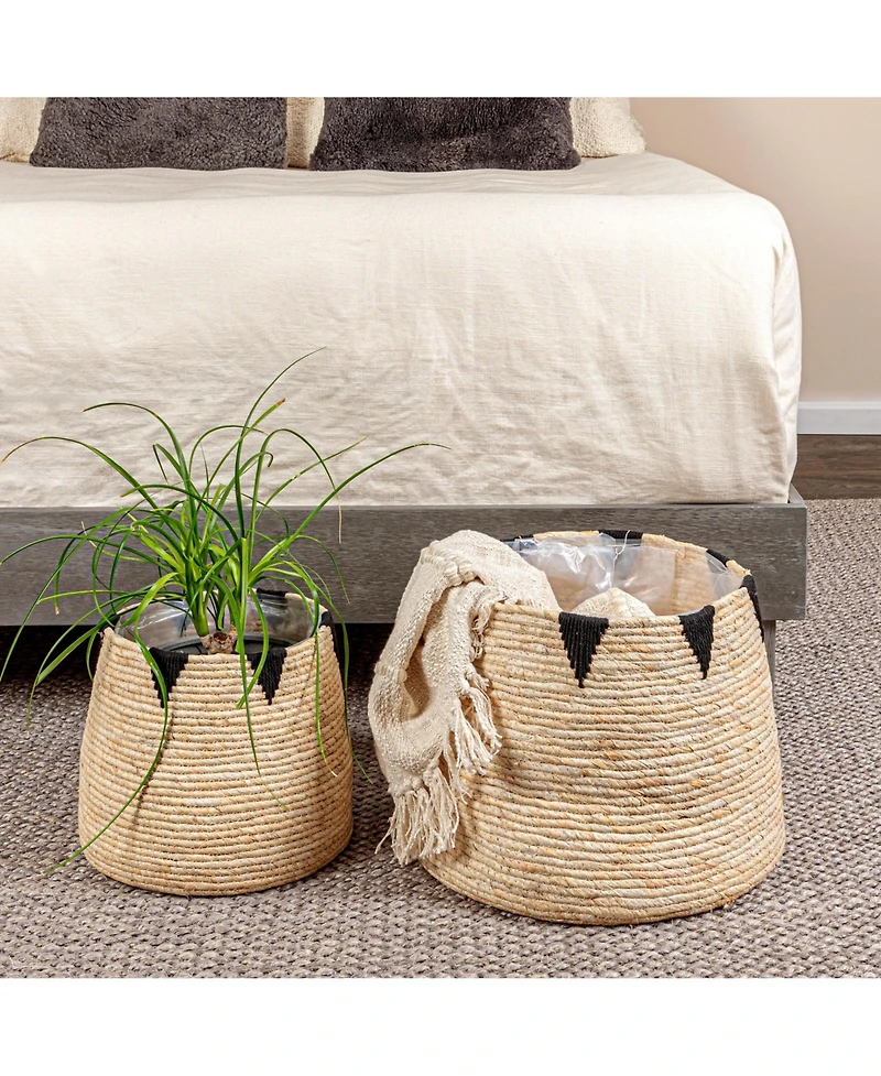 Household Essentials Round Handwoven Corn Leaf Basket Set of 2 with Plastic Liner, Natural with Black Accents